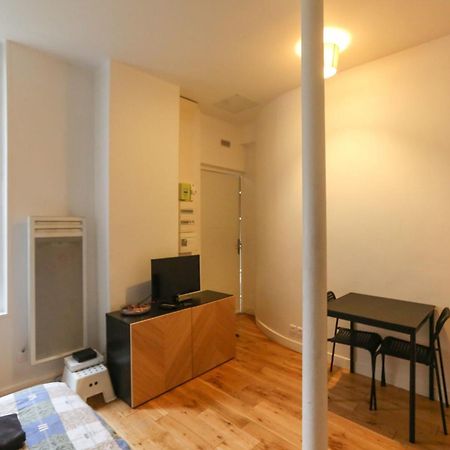 Nice And Comfortable Studio Apartment Parigi Esterno foto