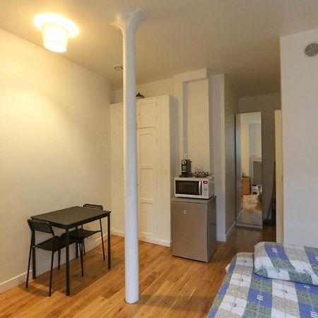 Nice And Comfortable Studio Apartment Parigi Esterno foto