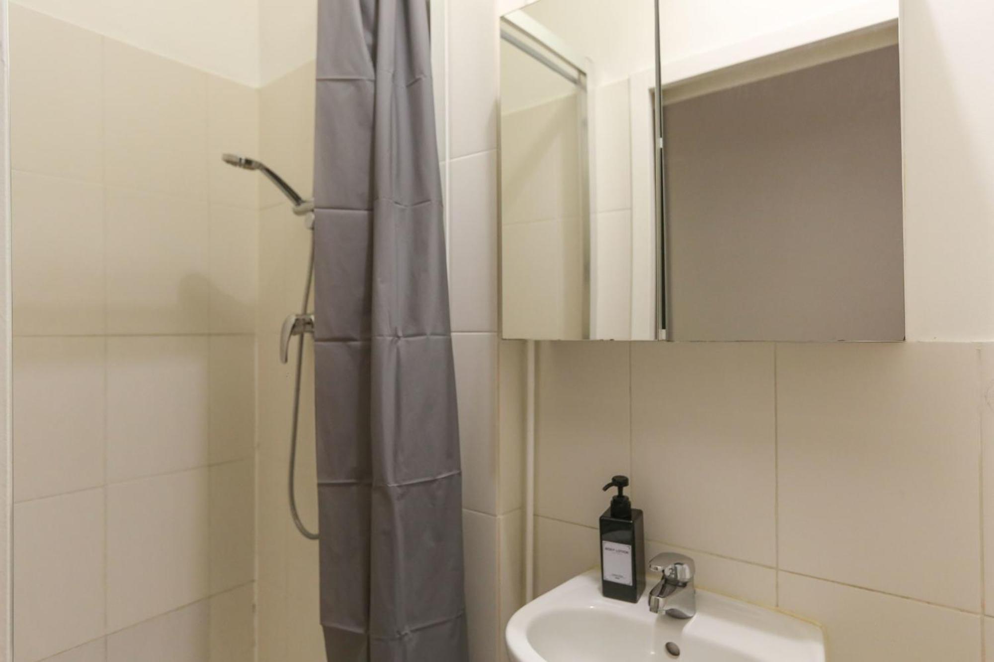 Nice And Comfortable Studio Apartment Parigi Esterno foto