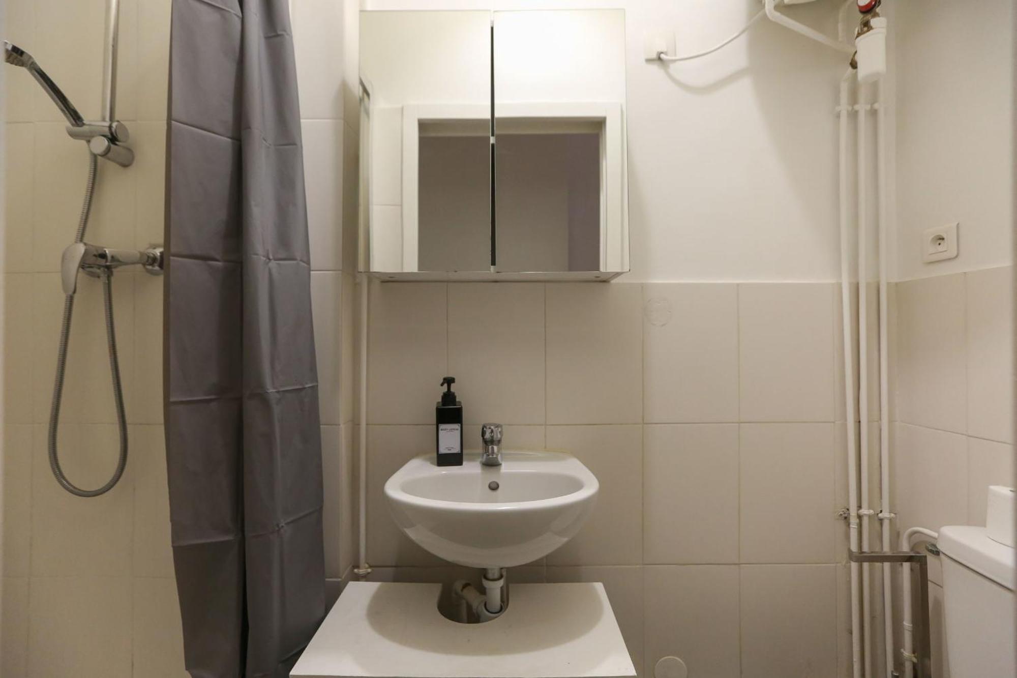 Nice And Comfortable Studio Apartment Parigi Esterno foto