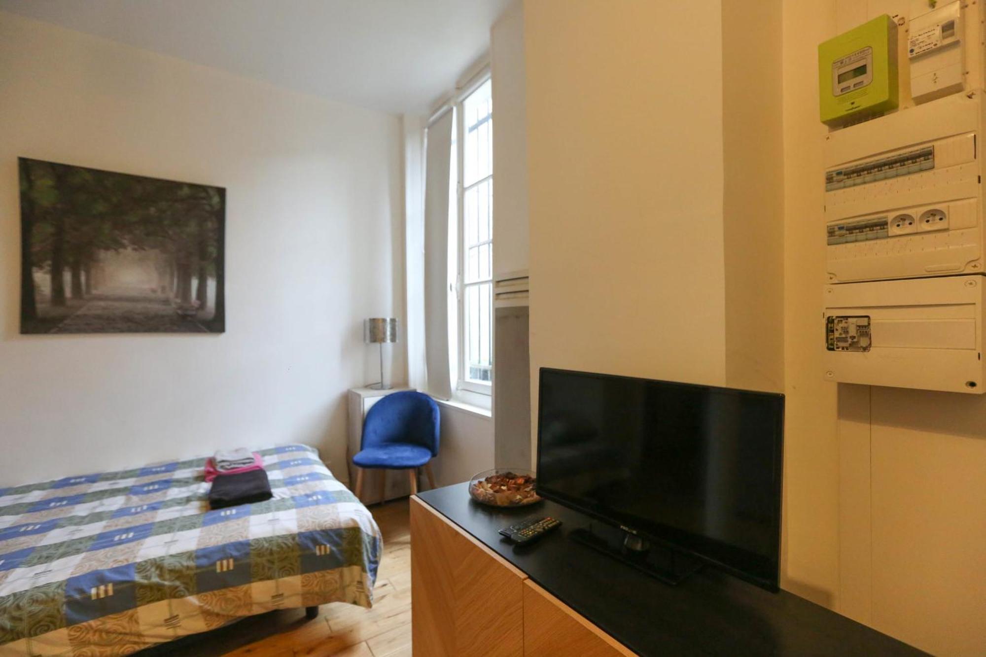 Nice And Comfortable Studio Apartment Parigi Esterno foto