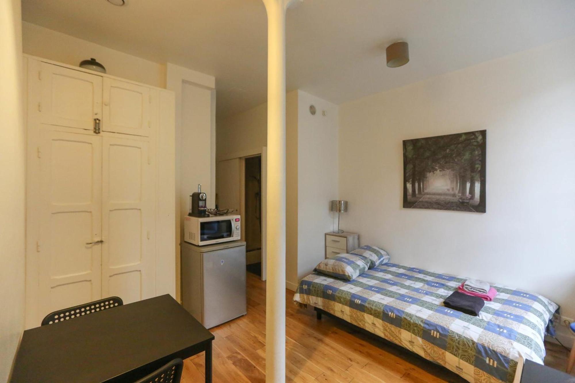 Nice And Comfortable Studio Apartment Parigi Esterno foto