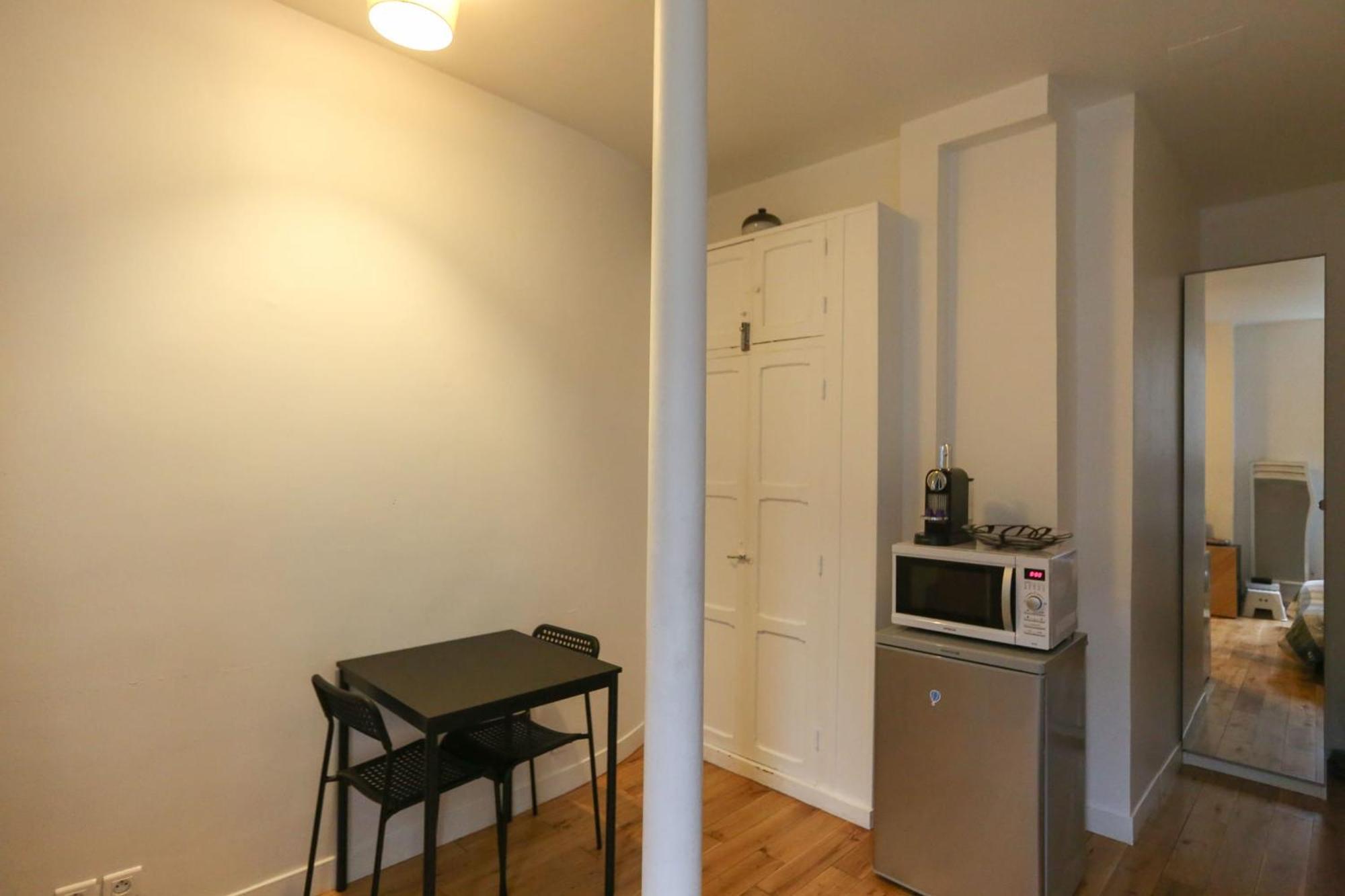Nice And Comfortable Studio Apartment Parigi Esterno foto