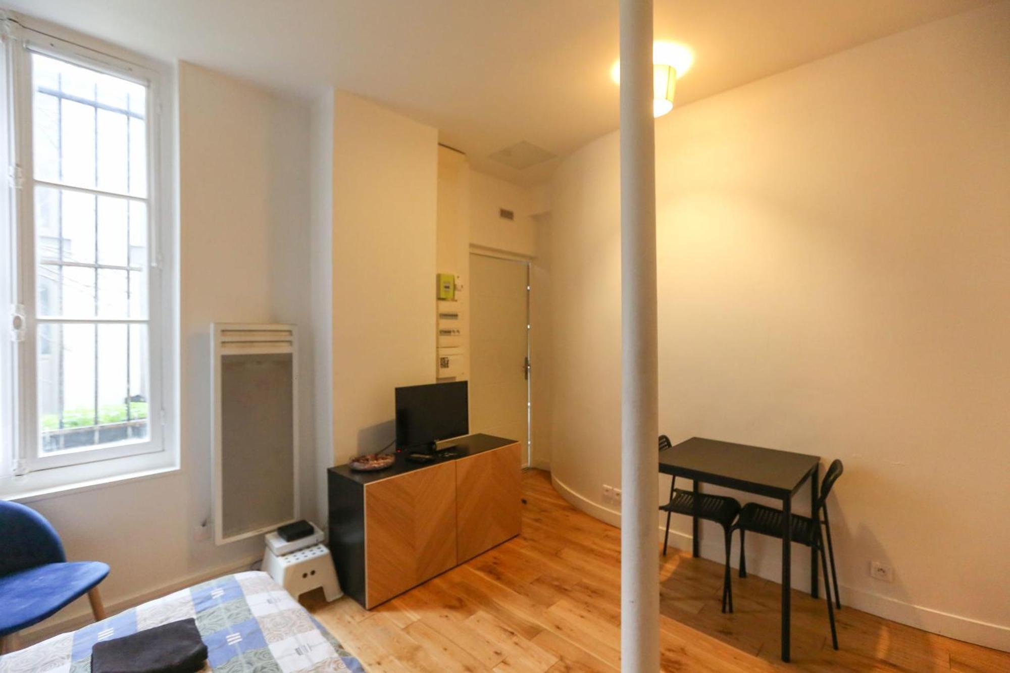 Nice And Comfortable Studio Apartment Parigi Esterno foto