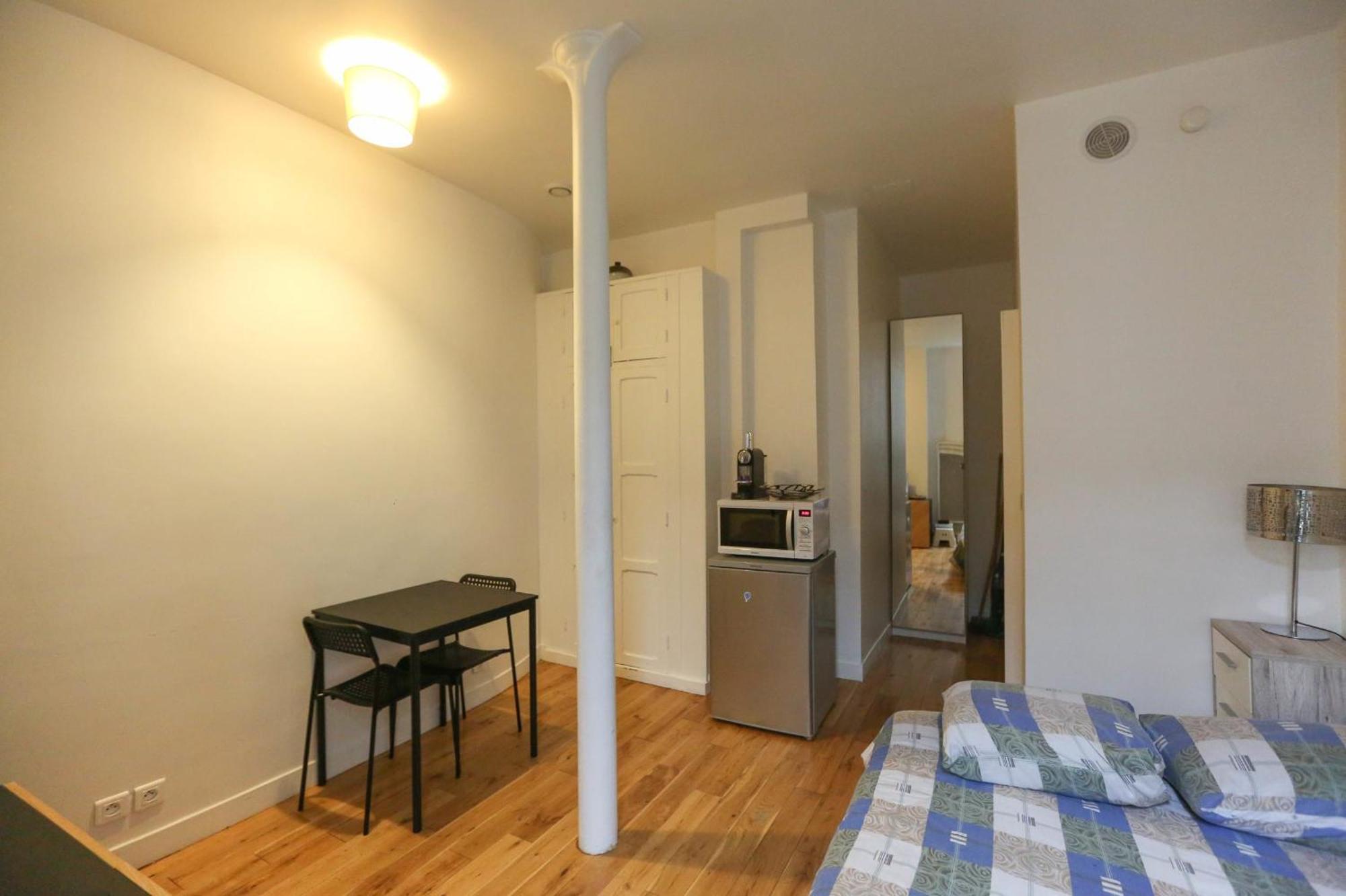 Nice And Comfortable Studio Apartment Parigi Esterno foto